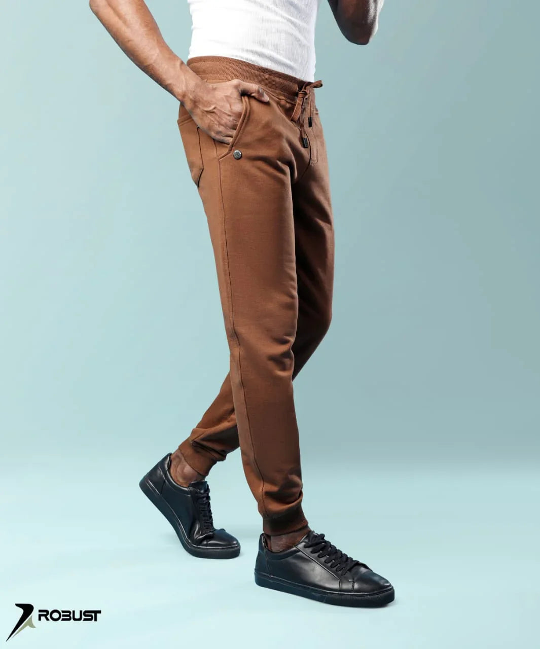 ROBUST Fit Sweatpants capsule embroider بني - ROBUST